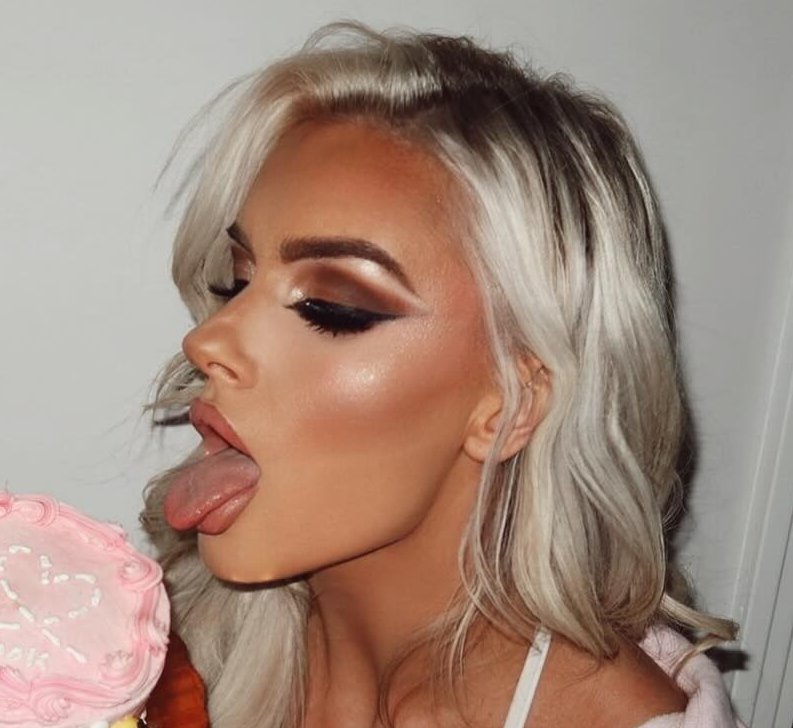 DaSolSnatcha's tweet photo. I want to skull fuck the hell out of Mariahs slutty mouth 😩🍆 https://t.co/1KTWdlEGPX