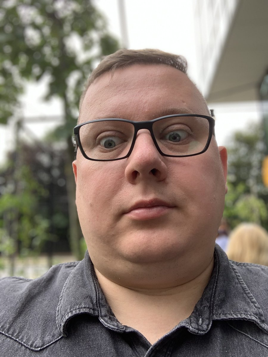 Kebhinoo's tweet photo. Tak wyglądałem zanim zacząłem liczyć kalorie i schudłem 🤦🏻‍♂️
Jak ktoś będzie zainteresowany jak wygląda człowiek o 40kg lżejszy to wrzucę 😆😅 https://t.co/dhE1opSKVi