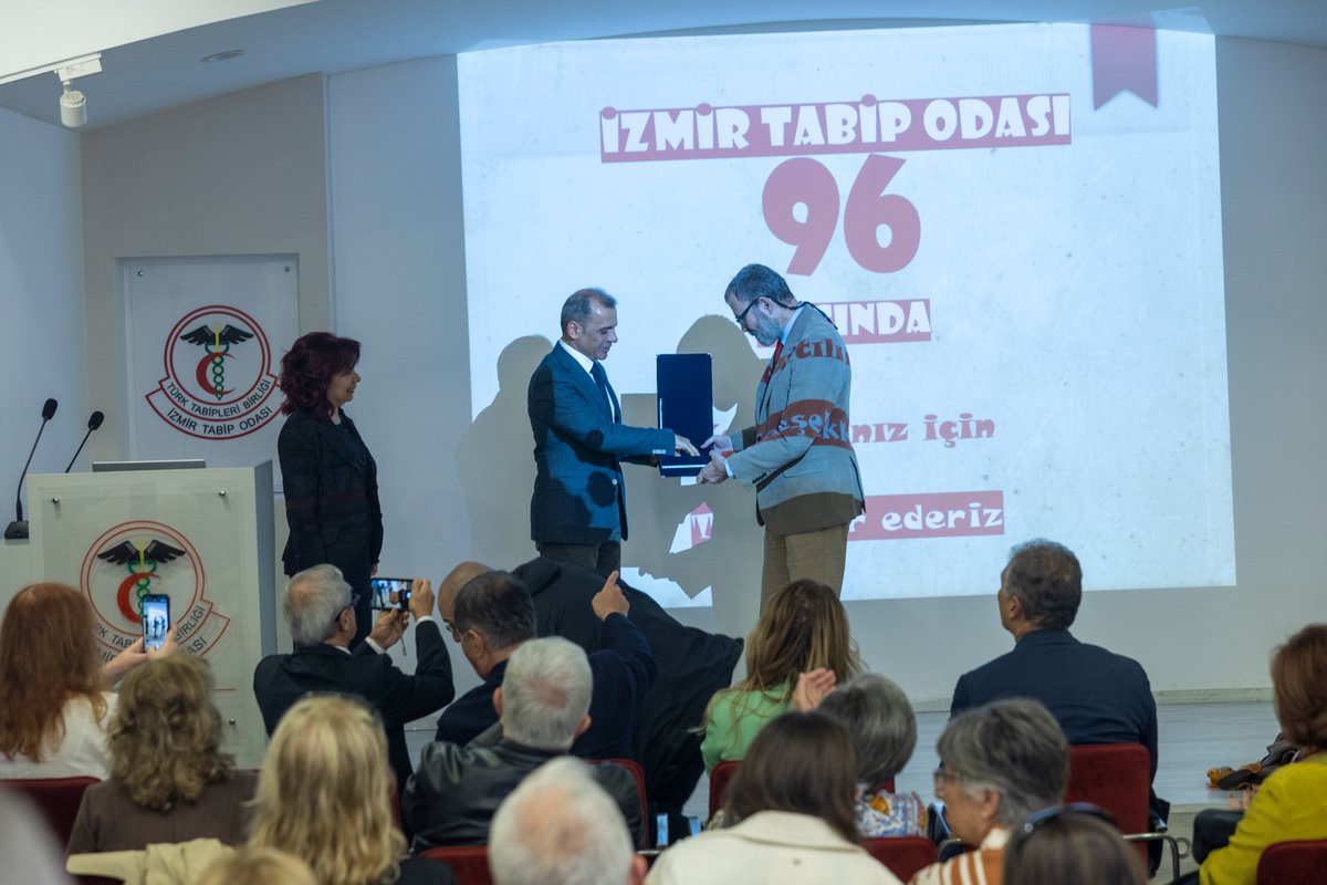 İzmir Tabip Odası’nın, 96.kuruluş yıldönümü, 1 Kasım 2025 günü, tarihinde ilk  kez kutlandı.
izmirtabip.org.tr/izmir-tabip-od…
