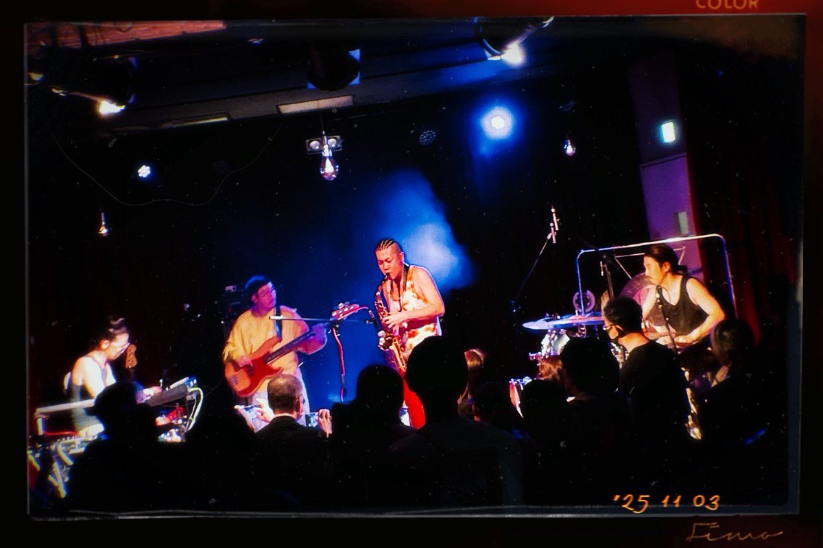 バスクのスポーツ、昨晩はワンマンライブでした。
ご来場いただいた皆さま、本当にありがとうございます。

ずっと見てくれている方も、たまに様子を見に来てくれる方も、最近知って足を運んでくれた方も——ひとえに感謝です。

まだまだ続きます。これからもよろしくお願いします。