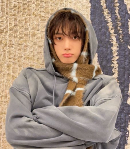 성호 손 그림을 똑 닮은 뾲삐 도착🐱
실물이 더 귀여워 🤍💛
옷입힌 증사는 그냥 박성호같다.
<a href="/ppokkbbi/">뾲삐</a>