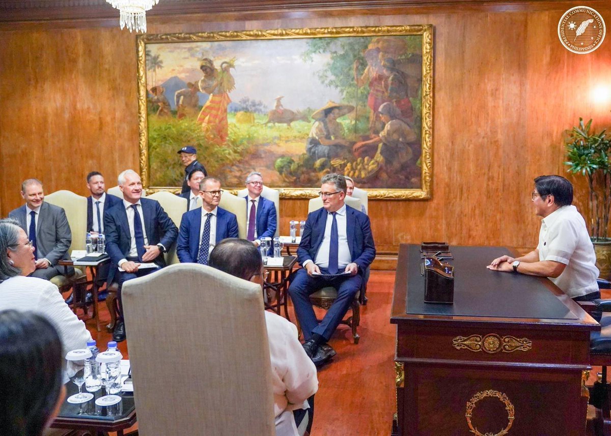 PIADesk's tweet photo. President Ferdinand R. Marcos Jr. met with officials of Denmark’s Copenhagen Infrastructure Partners to discuss investments in renewable energy and sustainable infrastructure.

CIP will build a USD 3B offshore wind farm in Camarines Sur, its first project in Southeast Asia. https://t.co/NzPH6zzd7j