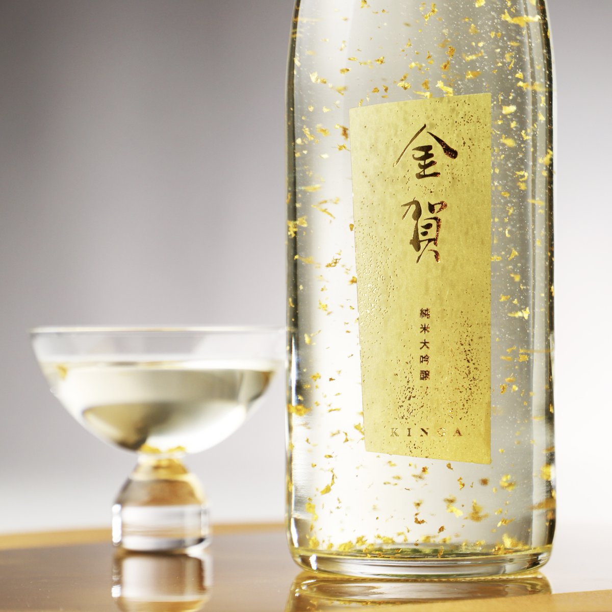 KURAND_INFO's tweet photo. 【金賀 -KINGA-】
豪華絢爛、黄金に煌めく祝い酒