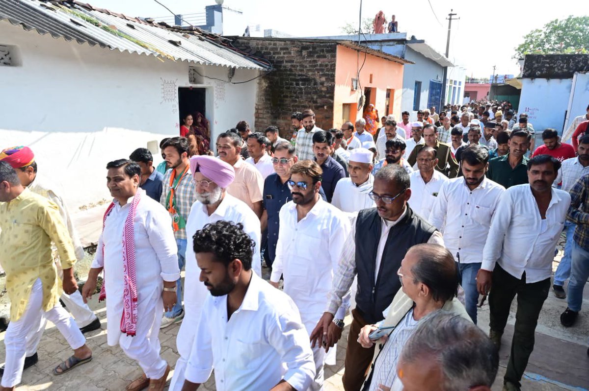 pramodDagal's tweet photo. 🔥 अकेला मैदान में.. पर डटा है शेर की तरह! 💪
जो सच के लिए लड़ता है
वो भीड़ नहीं, इरादे से पहचानता है! 🦁
आज हाल ये है कि सारे स्टार प्रचारक गली-गली घूमने को मजबूर हैं 😄
क्योंकि जनता का प्यार किसी प्रचार से नहीं, कर्म से मिलता है! ❤️

#अंता_की_आवाज़
#नरेश_मीणा_साहब
#जनता_का_साथ https://t.co/TrE9O5UO2L