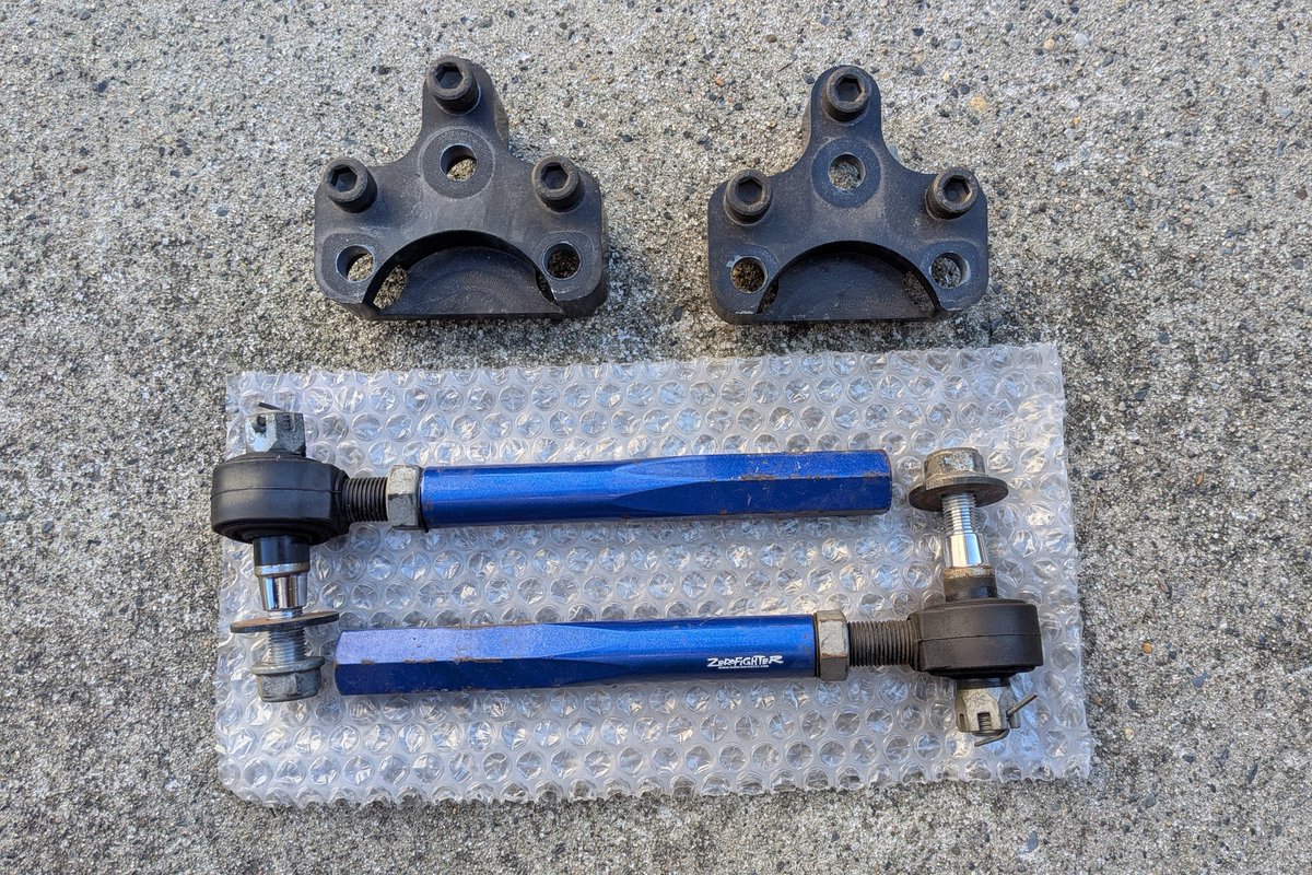 For Sale
FK7/FC1/FL1？/FL4？
下記セットで30000円

Car Craft Honma
フロントロールセンターアダプター
(キャンバーアダプター)

ゼロファイター
タイロッドエンド

ピロアッパーマウントと併用でキャンバー角約4.5度
単体1.5度～2.0度増し？
ロアアーム延長と同様の原理のため頂点は引っ込みません