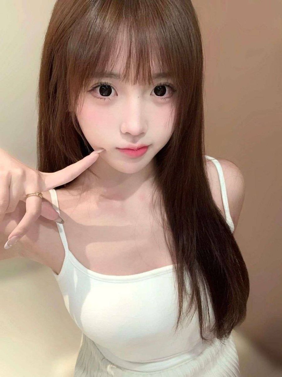 Primeranz's tweet photo. 卧槽！AI现在牛到炸裂！！
 一张图＋三个字→秒脱光！
 还他妈免费！
一键直��👇
 https://t.co/73kE8A5ISZ

#AI脱衣 #一键脱衣 #一键变裸 https://t.co/Oo42Wbq2ZY