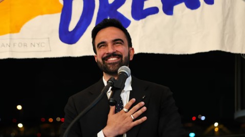 🇺🇸 Hoy se escoge al nuevo alcalde de Nueva York y también se somete a escrutinio una nueva forma de hacer política.  

Sobre el fenómeno que protagoniza Zohran Mamdani, escriben <a href="/antonigr/">Antoni Gutiérrez</a> y <a href="/FranzvonBergen/">Franz von Bergen</a> para
<a href="/Univision/">Univision</a> <a href="/UniNoticias/">Univision Noticias</a>: t.ly/F7EIt