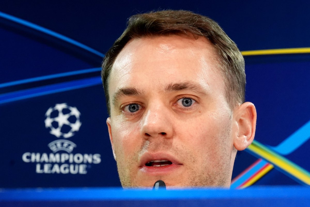 ActuFoot_'s tweet photo. « 𝗢𝗡 𝗢𝗨𝗕𝗟𝗜𝗘𝗥𝗔 𝗝𝗔𝗠𝗔𝗜𝗦 𝗖̧𝗔. » 🥹🕊️💐

Manuel Neuer 🇩🇪 et ses coéquipiers du Bayern Munich ont eu une pensée pour les victimes des attentats de Paris :

« Nous sommes passés devant le Stade de France 🇫🇷 en arrivant…

Cela a été un sujet de discussion entre nous, des souvenirs sont remontés. 😪

C’était une situation que l’on ne souhaite à aucune société, à aucune ville, à aucun peuple. C’était très effrayant… »

🎙️ conf. d’avant match