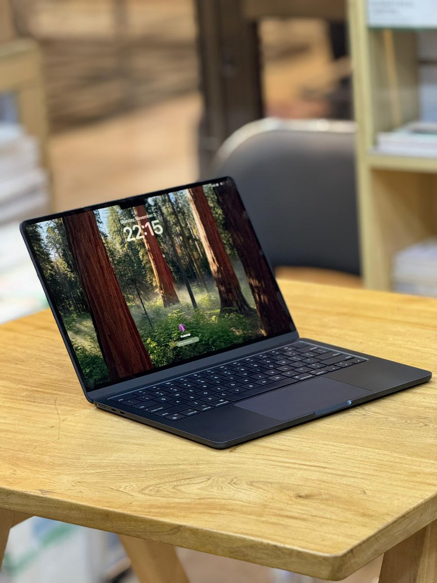 techhub_256's tweet photo. 2022 MacBook Air M2 chip
8gb ram 
256gb SSD 
Cycle counts - 53
At only 3,1000,000/=🔥🔥🔥🔥

2019 MacBook Pro 15.6inches 
Intel core i9 
32gb ram 
1TB ssd 
Low cycle counts 
At only 3,150,000/=🔥🔥🔥🔥
Covered by a year's warranty. 
#techhub_256 #kookitower #Kampala https://t.co/INJ2tIqeoi