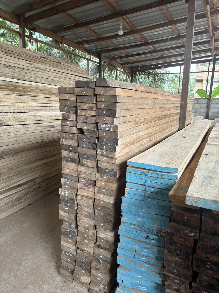 Good morning guys, so i sell all kinds of wood. Hit me up if you got any project going on and in need of wood and let’s work something up. Please repost, my customer might be on your TL.