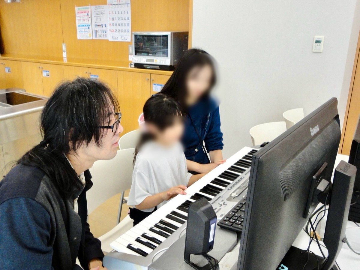 11/2(日)に行われました #渋谷芸術祭2025 の #キッズゲームス、イベント無事終了いたしました。
予定よりも多くのお子さま両親さまがいらっしゃってくださり、
とても楽しい一日を過ごさせていただきました🎵
途中、マスコットの #イエプティ も遊びにきてくれました❄️