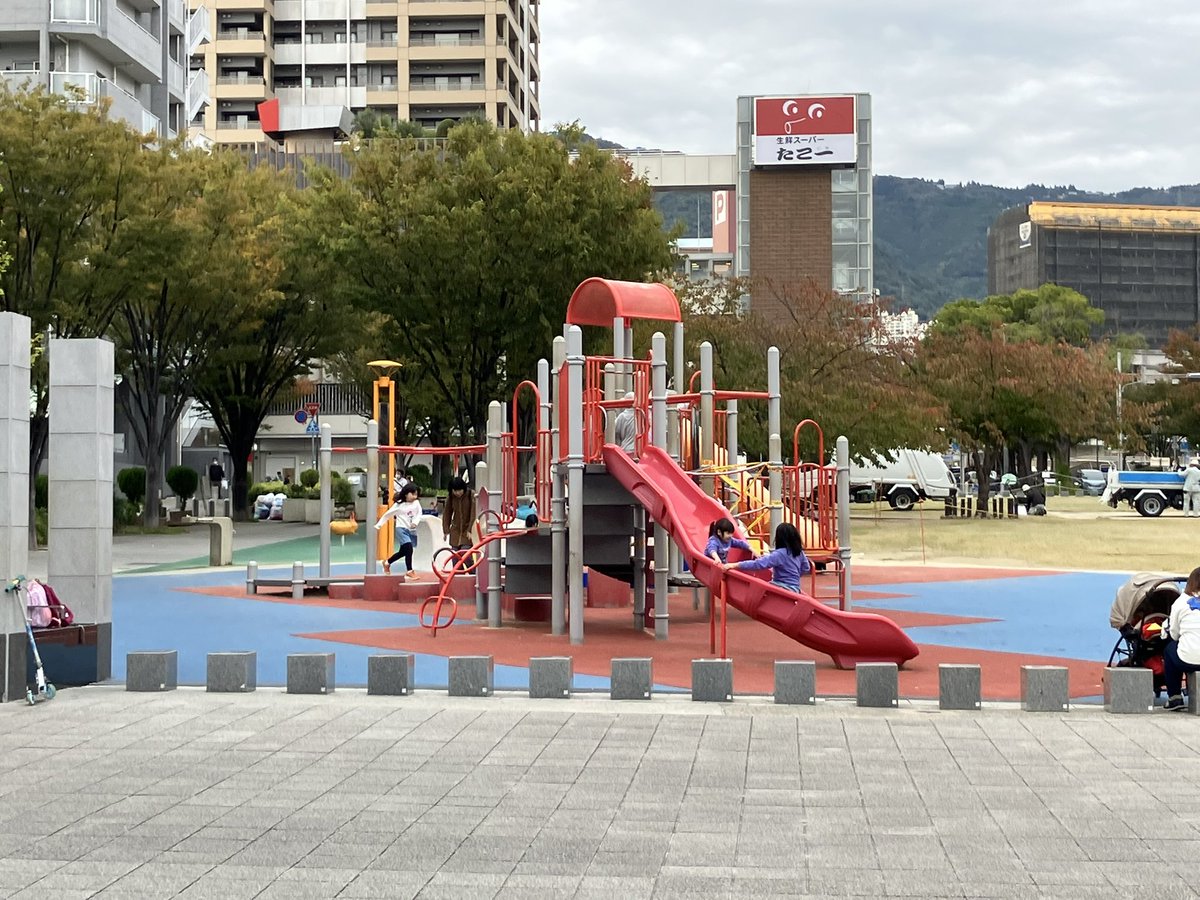 tripstar0522's tweet photo. #午後ラン しました。

朝は職場に早出した関係でノーラン。
遅めの昼休みに出先近くまでジョグ。
本来の距離（5km）には1km足りませんが、帰りか明日に補填します…😅

コース
摂津本山駅北口→岡本交差点→甲南本通→東灘区役所→御影公会堂→徳井→六甲道駅

#HOKA  #RINCON3
#INNERFACT https://t.co/kbkejT7XiA