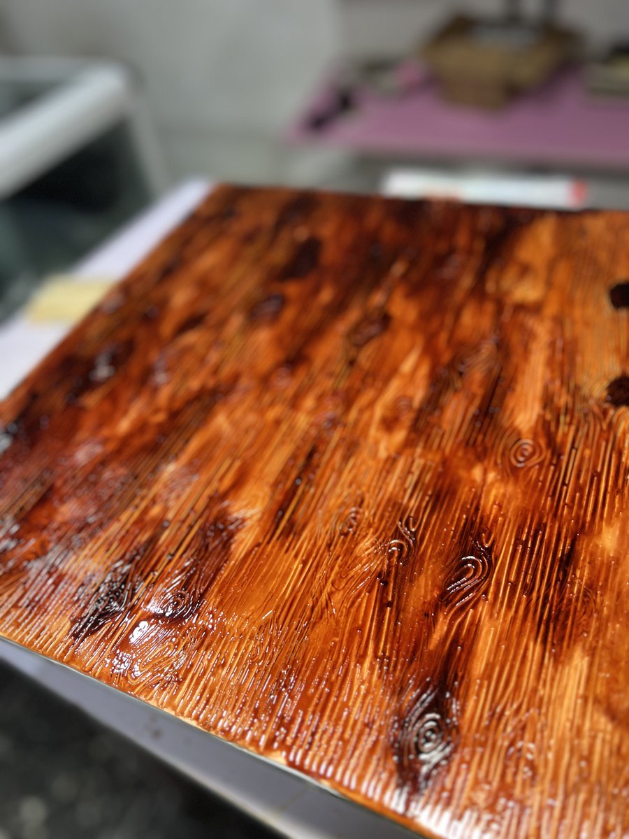 deborahsdelite's tweet image. My bride wanted a traditional cake with no other colors. We listened to her wishes and delivered exactly what she requested. 💯 Check frame 4.

We deliver to precision 💯
A trial will glue you here forever.