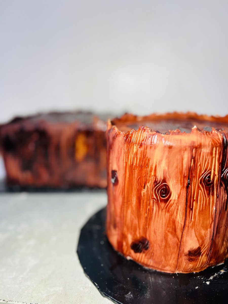 deborahsdelite's tweet image. My bride wanted a traditional cake with no other colors. We listened to her wishes and delivered exactly what she requested. 💯 Check frame 4.

We deliver to precision 💯
A trial will glue you here forever.