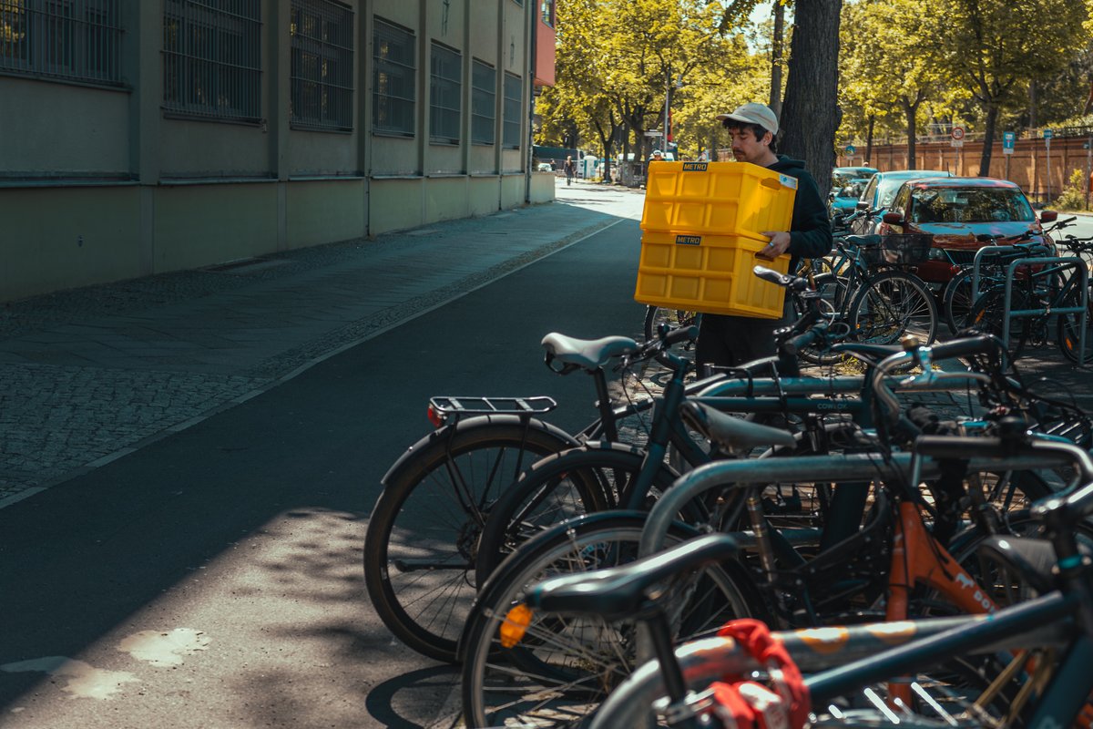 SuperteamDE's tweet image. Not all heroes wear capes. Some wear mustaches and Solana merch.

Shout out to @zCase_ - not only is he our community and partnership wizard - but he is also making sure that our builders are always well taken care of. ❤️

Couldn&apos;t ask for a better team mate 🫶