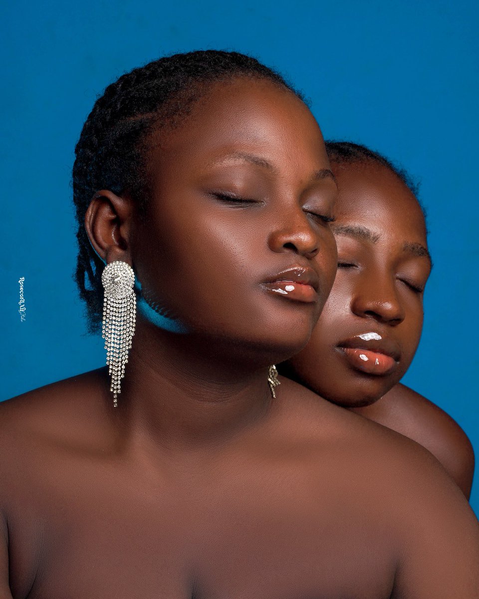 Série portrait: 30 jours 30 visages – Jour 4

Une lumière, un regard, une histoire.
👩🏽‍🦰: Starina

📞 +229 01 58336433
📍 Atrokpocôdji
©️ Rosecord XII Studio

________________________
#PortraitsDuMois #Rosecord #HumanLight #BeninPhotography #PhotoArt #CreativeSoul #StudioStory