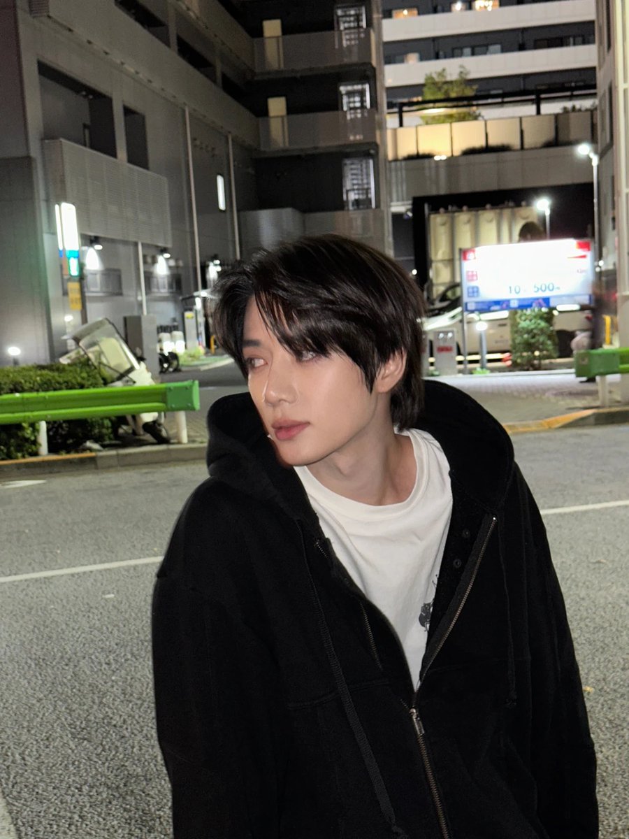 251104 @ bamgyuuuu 인스타그램 업로드
 
♪ - Men I Trust- Show Me How

( 1 / 3 )

🖤

#범규 #BEOMGYU