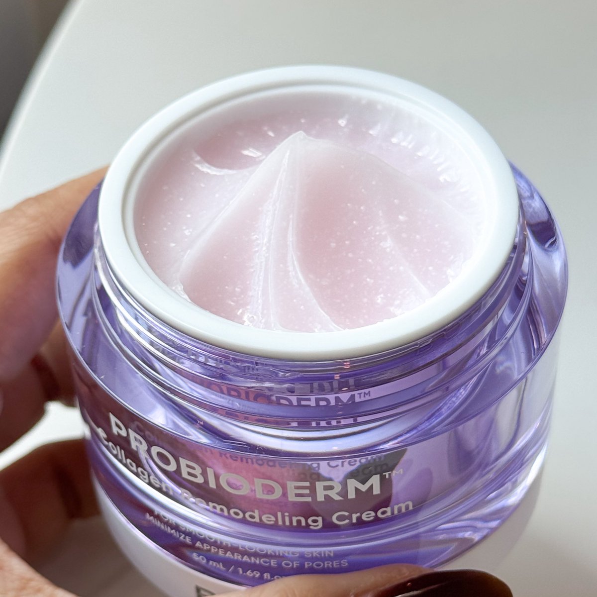 hafonlyone's tweet image. พึ่งได้ลอง Probioderm Collagen Remodeling Cream จะบอกว่าใช้ดีมาก หลักๆคือจะช่วยฟื้นฟูผิวด้วยแคปซูลคอลลาเจน ถึง 150,000 แคปซูล อัพผิวให้แข็งแรง ตึงกระชับและเรียบเนียน แถมยังช่วยกระชับรูขุมขนและเสริมคอลลาเจนให้ผิวฟูอีกด้วย สูตรนี้เป็น Day Cream หลังใช้แต่งหน้าต่อคือผิวสวยขึ้น 3000%…