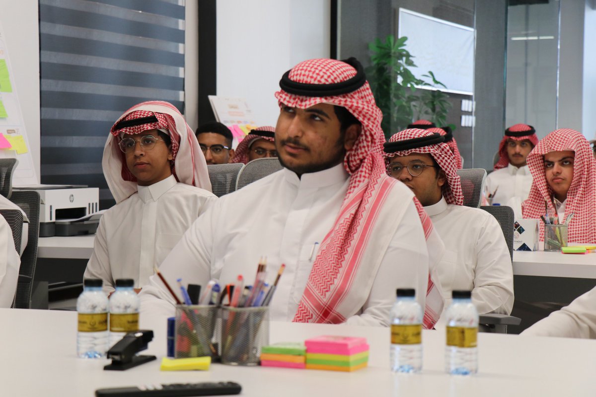 RowadBur's tweet image. زار طلاب مدارس الرواد الأهلية ببريدة مركز العثيم فاب لاب للتنمية والابتكار، حيث شاركوا في عدد من الدورات التعليمية المميزة، من أبرزها دورة بعنوان “التصميم والابتكار (الطباعة ثلاثية الأبعاد)”، ودورة أخرى في البرمجة الرقمية وإنشاء التطبيقات

وقد جاءت الزيارة ضمن البرامج الهادفة إلى…