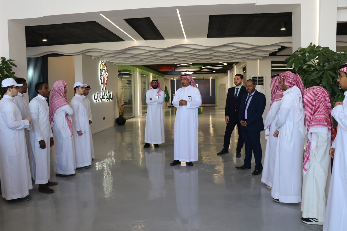 RowadBur's tweet image. زار طلاب مدارس الرواد الأهلية ببريدة مركز العثيم فاب لاب للتنمية والابتكار، حيث شاركوا في عدد من الدورات التعليمية المميزة، من أبرزها دورة بعنوان “التصميم والابتكار (الطباعة ثلاثية الأبعاد)”، ودورة أخرى في البرمجة الرقمية وإنشاء التطبيقات

وقد جاءت الزيارة ضمن البرامج الهادفة إلى…