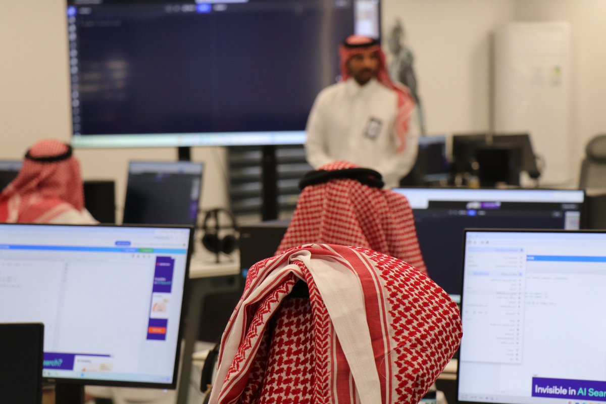 RowadBur's tweet image. زار طلاب مدارس الرواد الأهلية ببريدة مركز العثيم فاب لاب للتنمية والابتكار، حيث شاركوا في عدد من الدورات التعليمية المميزة، من أبرزها دورة بعنوان “التصميم والابتكار (الطباعة ثلاثية الأبعاد)”، ودورة أخرى في البرمجة الرقمية وإنشاء التطبيقات

وقد جاءت الزيارة ضمن البرامج الهادفة إلى…