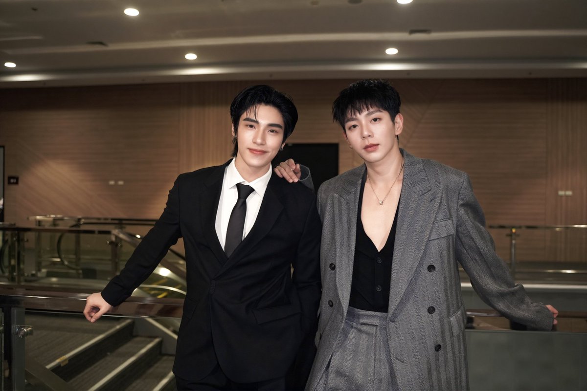 🎥 อัพ–ภูมิ ร่วมงาน #WeTVAlwaysMore2026 proudly present Love of Silom The Series 
ฝากทุกคนติดตามซีรีส์ รักแห่งสีลม ของพวกเราในปีหน้าด้วยนะคะ รับรองว่าความรักครั้งนี้จะอบอุ่นและพิเศษสุด ๆ 🫶🏻

#WeTVAlwaysMore2026xUpPoom #รักแห่งสีลม #LoveofSilomTheSeries #HosannaHalelujah