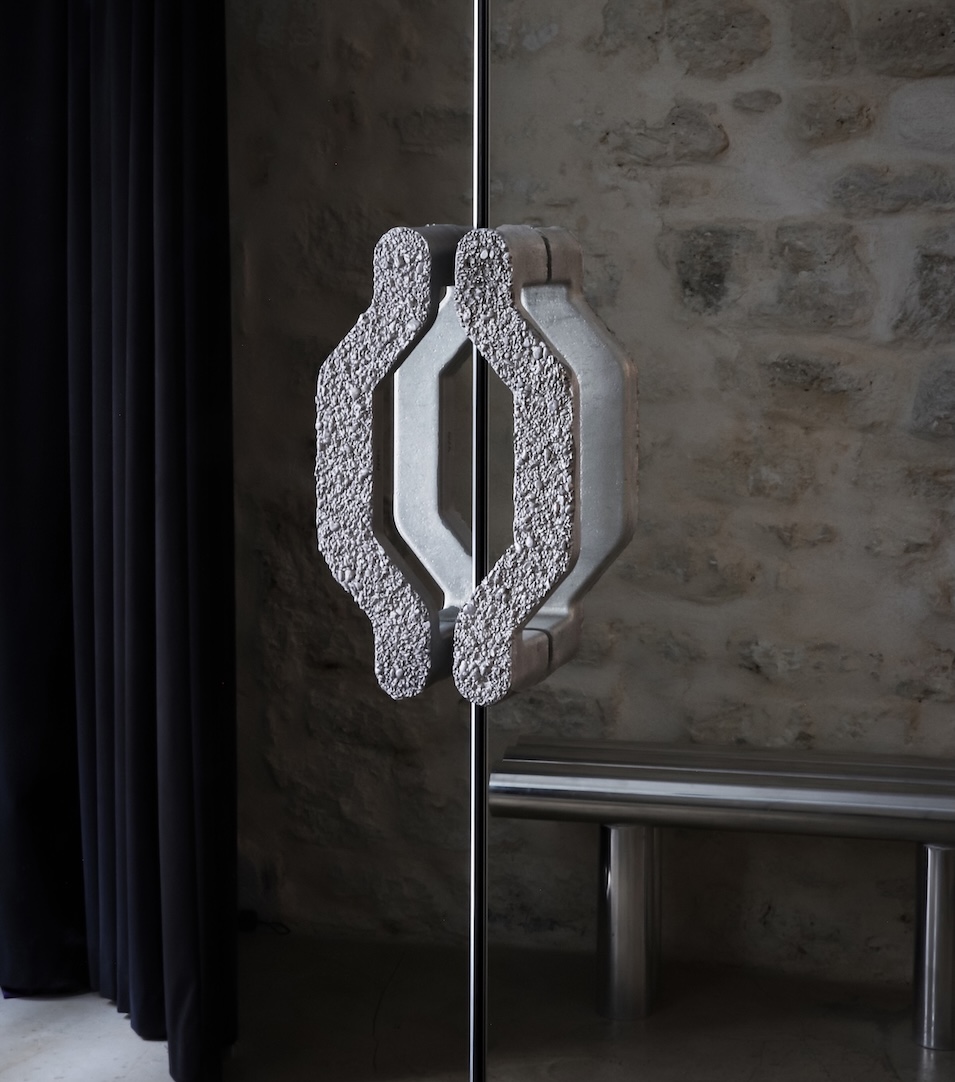 journaldesign's tweet image. Collection AL13 par MVE, une ode à l’aluminium recyclé
Découvrez cet hommage à la matérialité brute ici : urlr.me/vFgR5f

#design #recycled #aluminium #object #furniture #lighting #craft #France