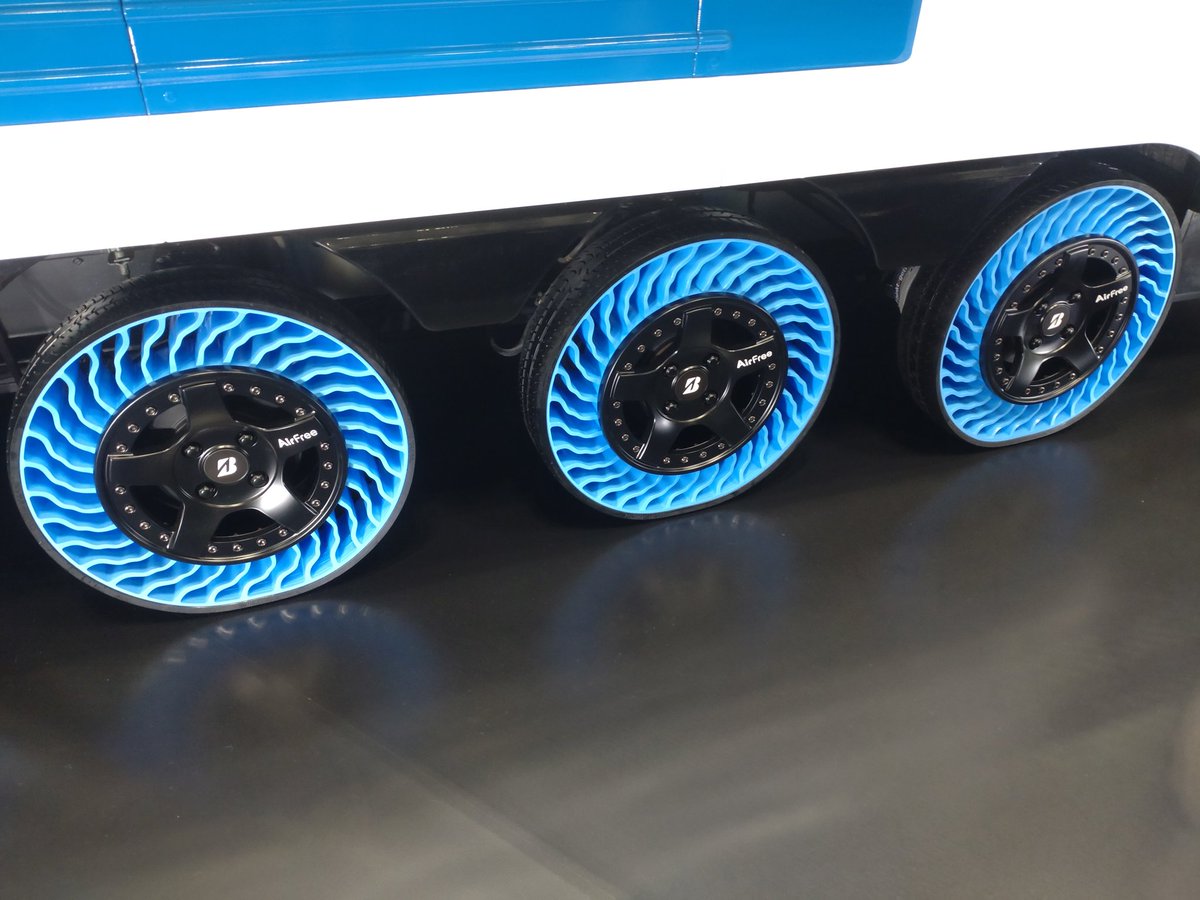 本日のモビリティショー、何故か部品関係のブースが楽しかったたいう•••😅自動車のブースは人混みだらけで、混み混みのところは見流しました。
＃モビリティショー