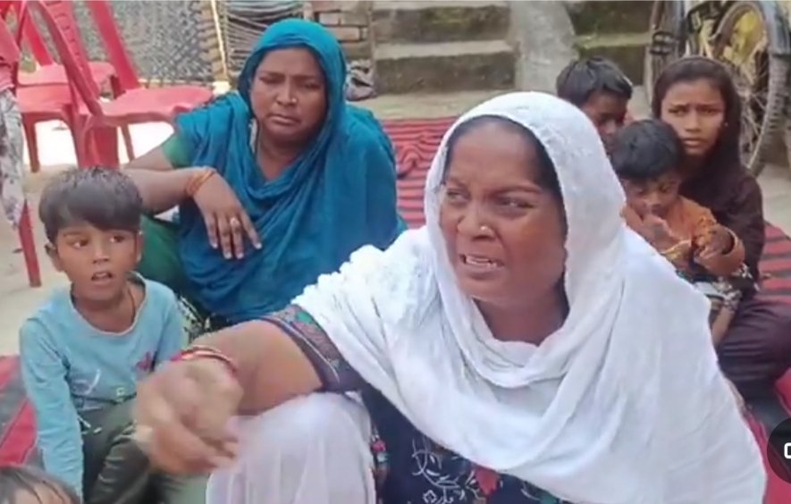 कौशाम्बी । मुख्यालय मंझनपुर के हजरत गंज मुहल्ले मे खुले नाला मे गिरने से दो वर्षीय बच्ची की डूबकर हुई मौत, परिजनों मे मचा कोहराम। मौके पर एसडीएम मंझनपुर ने पहुंच कर निरीक्षण किया। नगर पालिका की लापरवाही आई सामने। <a href="/CMOfficeUP/">CM Office, GoUP</a> <a href="/DMkaushambi/">DM Kaushambi</a> <a href="/Uppolice/">UP POLICE</a> <a href="/kaushambipolice/">KAUSHAMBI POLICE</a> <a href="/InfoDeptUP/">Information and Public Relations Department, UP</a>