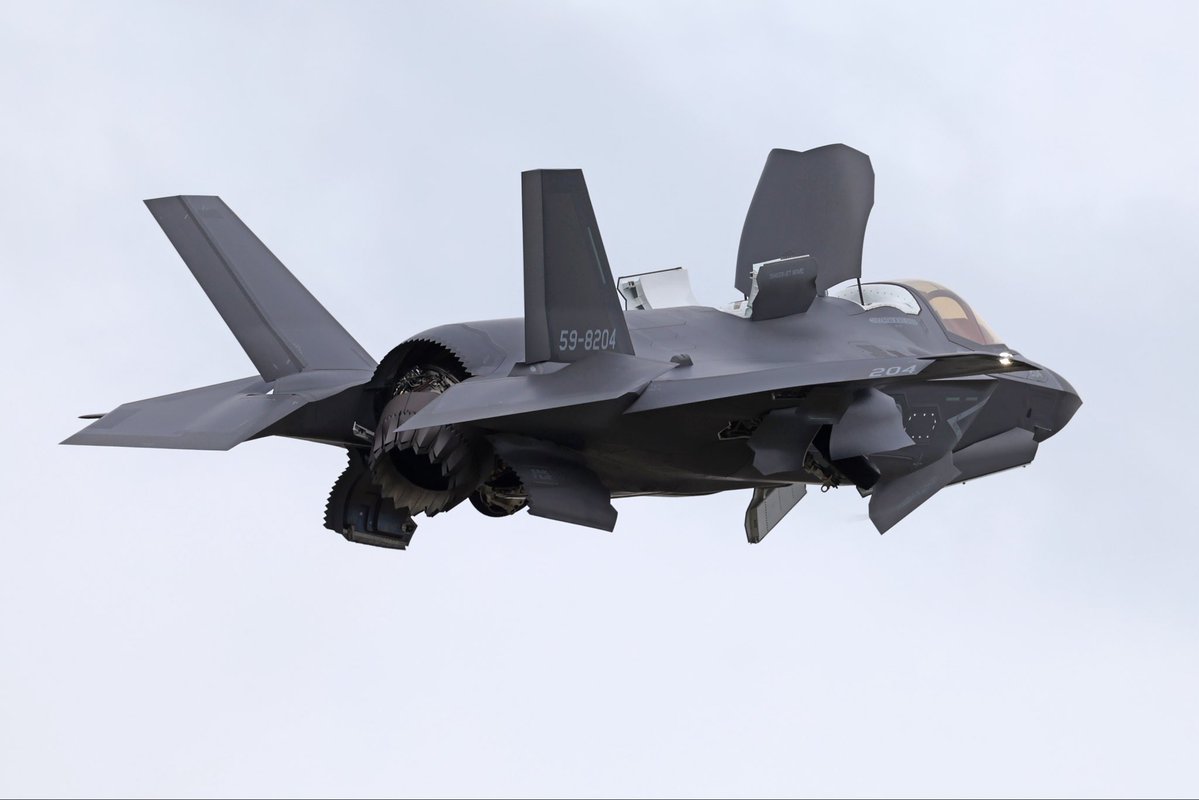 rw28nyutabaruST's tweet image. 空自パイロットによる F35B の訓練飛行開始。
#航空自衛隊 #新田原基地 #F35B