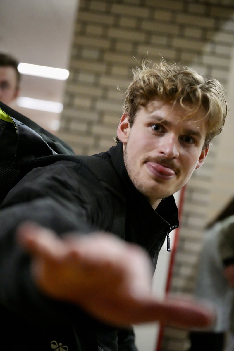 チャレンジゲームズを見に大阪まで行ってきました☺️
もちろん推しはいないわけですが、トリムがかっこよかったのでどーぞ❣️
カメラ見つけて🤟イエーイしながら近づいてきた☺️
#ブレイヴキングス刈谷