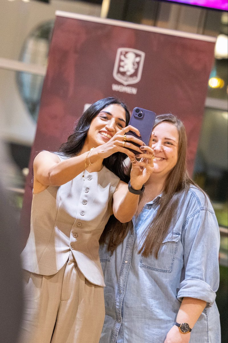 The first Aston Villa Women’s fans’ forum. Reporting for duty 🎤🫡

#avwfc <a href="/AVWFCOfficial/">Aston Villa Women</a>