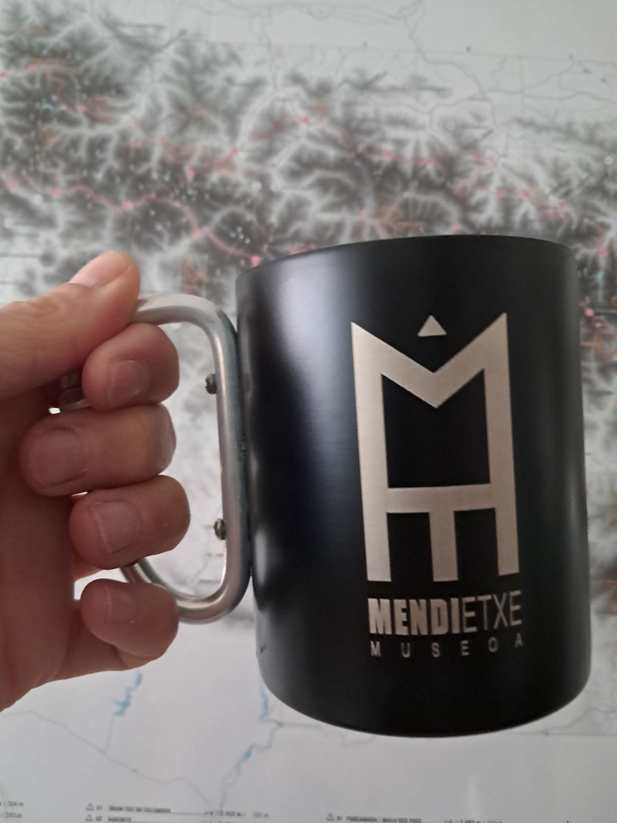 Creo q hoy es el cumple de un proyecto muy especial, cierto????? 
Un año!!! Brindemos! Larga vida y muchas felicidades Mendietxe Museoa 😘😘😘