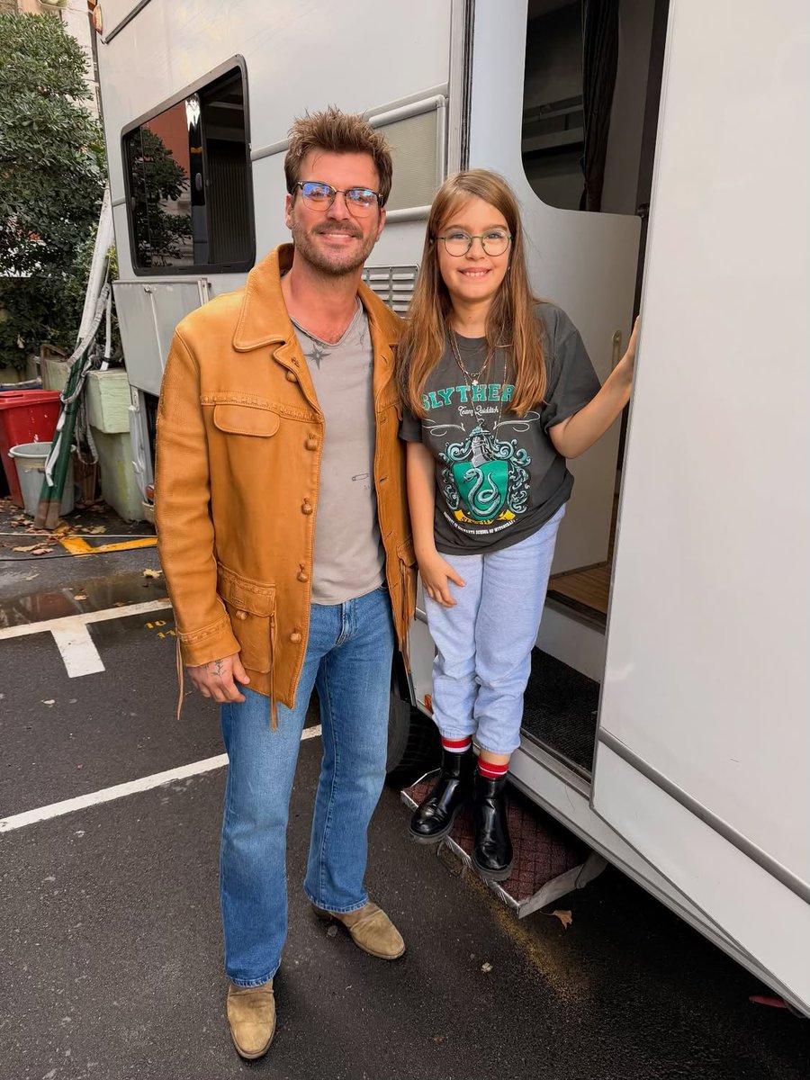 A photo for #kıvançtatlıtuğ with the daughter of #UrazKaygılaroğlu from #OrganizeIslerKarunHazin Set 🎬