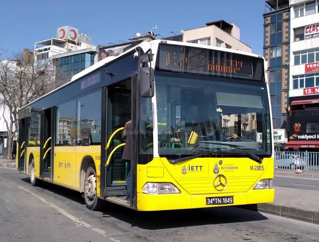 mrseliiff's tweet image. ben her gün biniyorum kız kudur