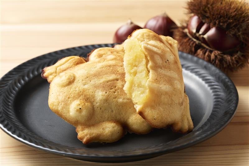 魔女の谷の「カエル焼き」は明日11月5日(水)より“マロン”味になります🌰
12月28日(日)までの期間限定です。
急に寒くなりましたが、秋の味覚でホッとあたたまってください🍂
ghibli-park.jp/food/flyingove…