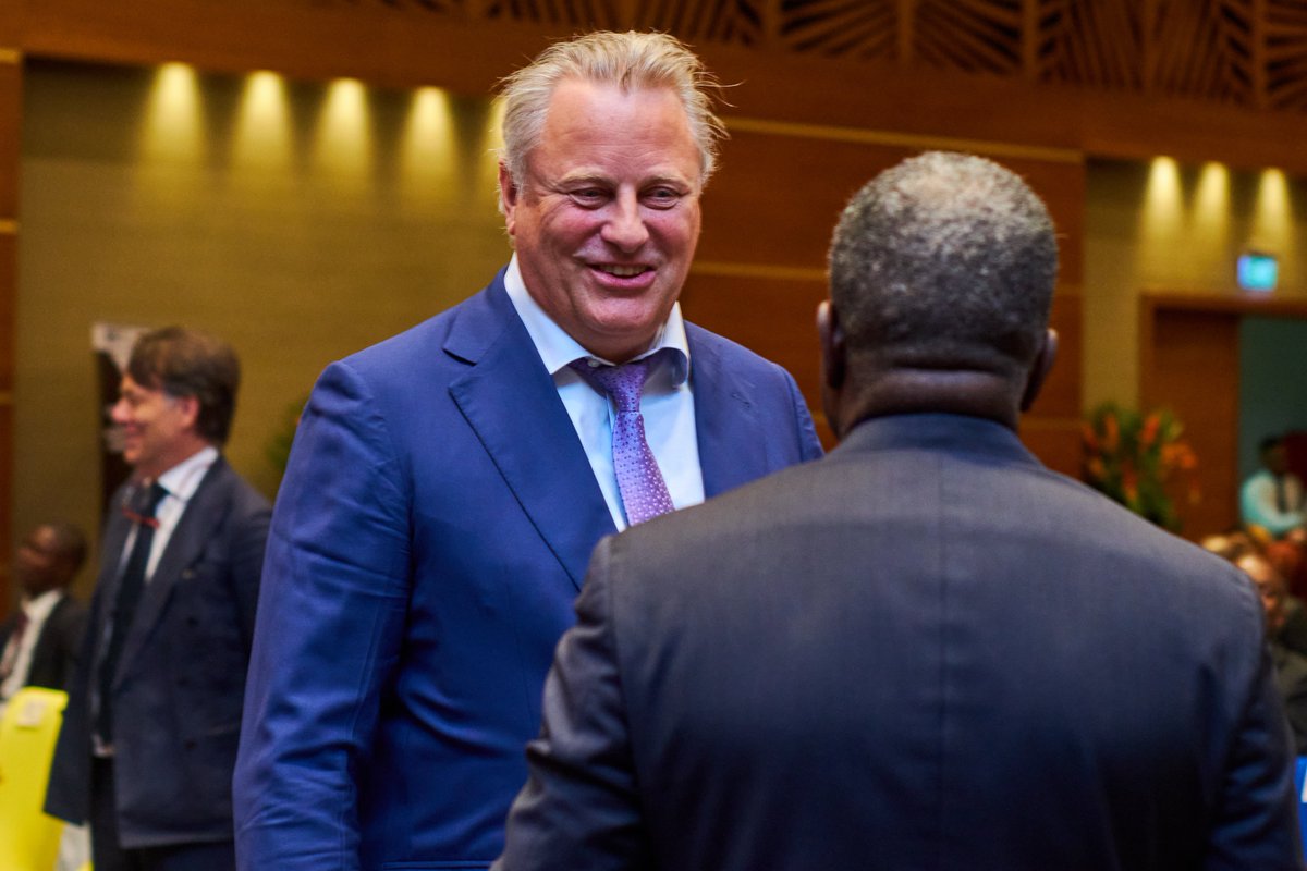 🔹 Retour en images – Jour 1 – Cérémonie officielle  – 3 novembre 2025 à 15h00, Radisson Blu, Brazzaville
Le ReTEAC prend officiellement son envol lors de la cérémonie de lancement à Brazzaville, rassemblant partenaires et acteurs clés pour une transition énergétique réussie.