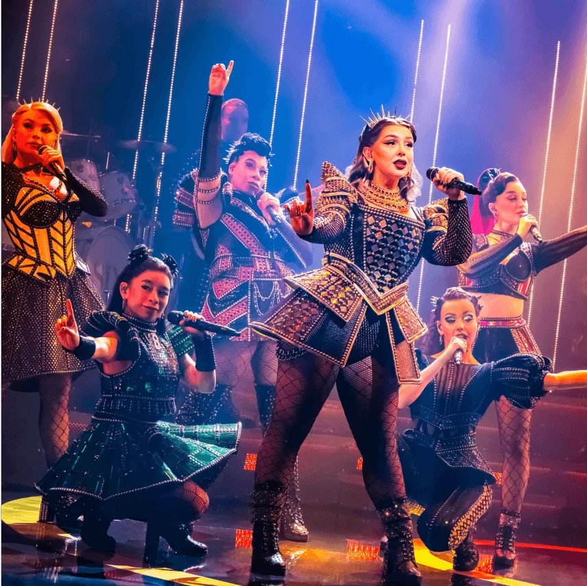 Pues sigue la avalancha de musicales en Madrid. El fenómeno global SIX continúa conquistando escenarios en todo el mundo y prepara su llegada a Madrid en septiembre de 2026, por primera vez en español,en el Teatro Gran Vía.
sixelmusical.es/casting
Será la primera vez que el