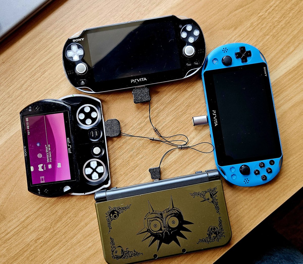 ChuckZealous's tweet photo. This post is for all USB-C fans. I know many of you already know about them, but if you don't know they exist, then yes they do and they are amazing and worth owning if you're into dongles. If not, just stick to normal cable🤘 https://t.co/JvEs2iLas2