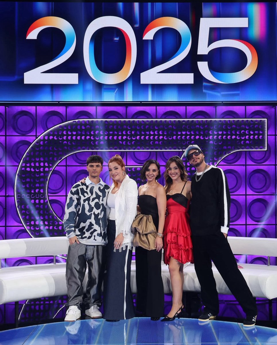 Qué noche la de anoche en #OTGala7 de <a href="/OT_Oficial/">Operación Triunfo</a> ✨🎙️

Una montaña rusa de sensaciones: voces increíbles, momentos que pusieron la piel de gallina y mucho, muchísimo corazón. ❤️

¡Seguimos sumando magia! 💫

<a href="/Chenoa/">Chenoa</a> 

#OT2025
