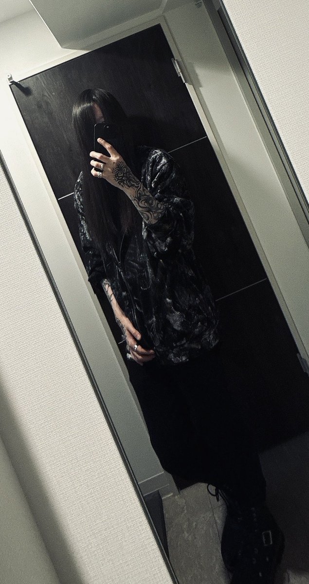 いつもより気持ち髪色暗くした