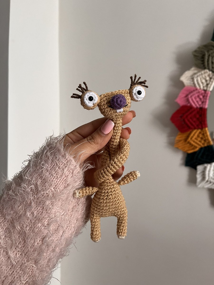 🦄 (همون که خر میبافه)Narin tweet media