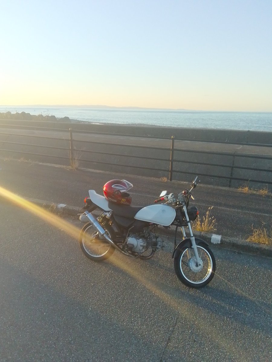 turu3_kame3's tweet image. 「久しぶりにエンジンをかけるだけ」のはずでした。
今回も乗ってしましました(^_^;)
少し寒かったです💦
#GS50
#鈴菌感染者