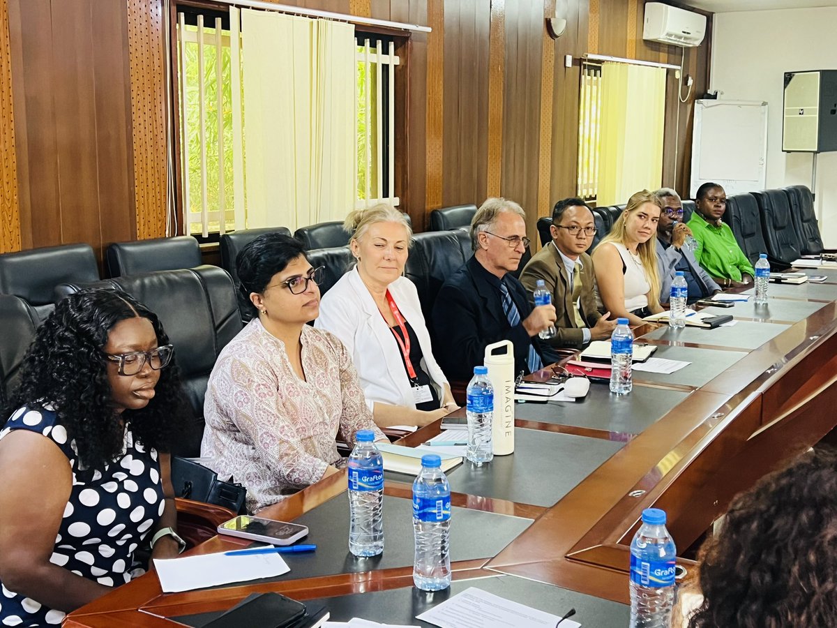 moped2025's tweet image. Min. Barlay &amp;amp; Deputy warmly received 7 new NGO CDs to 🇸🇱.
Commended their roles in advancing national deve, urged alignment with the #MTNDP, and highlighted collab under the #Big5 priorities &amp;amp; #DCF : World Vision, PIH, Emergency, Cap Anamur, MSF Belgium, Imagine Worldwide &amp;amp; ICAP.