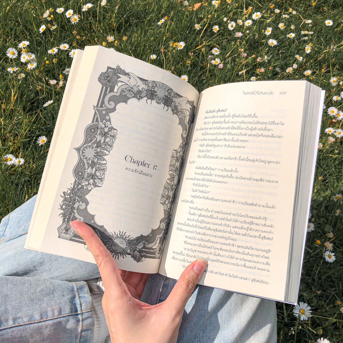 soniabinggarabo's tweet image. นิยายสองเรื่องนี้ออกคนละปี แต่พระนายทั้ง 2 เรื่องเป็นเพื่อนกัน งานหนังสือตุลาคมที่ผ่านมา เขาเลยจับมือกันให้นักอ่านซื้อไปอยู่ด้วยจนหมดพร้อมกันค่ะ

ขอบคุณที่รับหนุ่มๆ ไปนะคะ