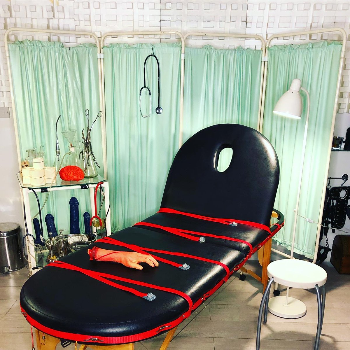 Medical Fetish Play BLOG - Miss Kim Rub: misskimrub.com/2022/02/19/med…