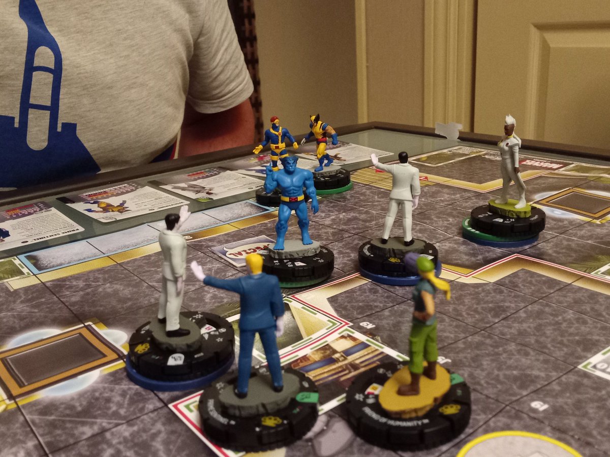 MarkLegend007's tweet image. Game 71 #heroclix 200pts team change. Some low rolls for both teams meant the game went to distance. Sentinels rolled well to bring in reinforcements.
After picking off Wolverine, they whittled it down to Storm who eventually fell.
Win for team Sentinel.
