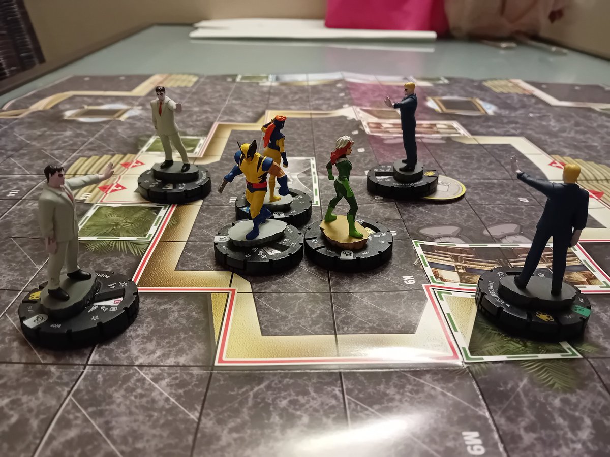 MarkLegend007's tweet image. Game 70 #heroclix 200pt game. 3 X-men vs the Prime Sentinels.
Using Wolverine at full dial &amp;amp; let his Invuln/Mastermind absorb dmg &amp;amp; heal it back via the TA is better than his at lower pt cost.
Rogue copied Jean's Prob&amp;amp;ESD.
Jean later Mind-control was used a lot.