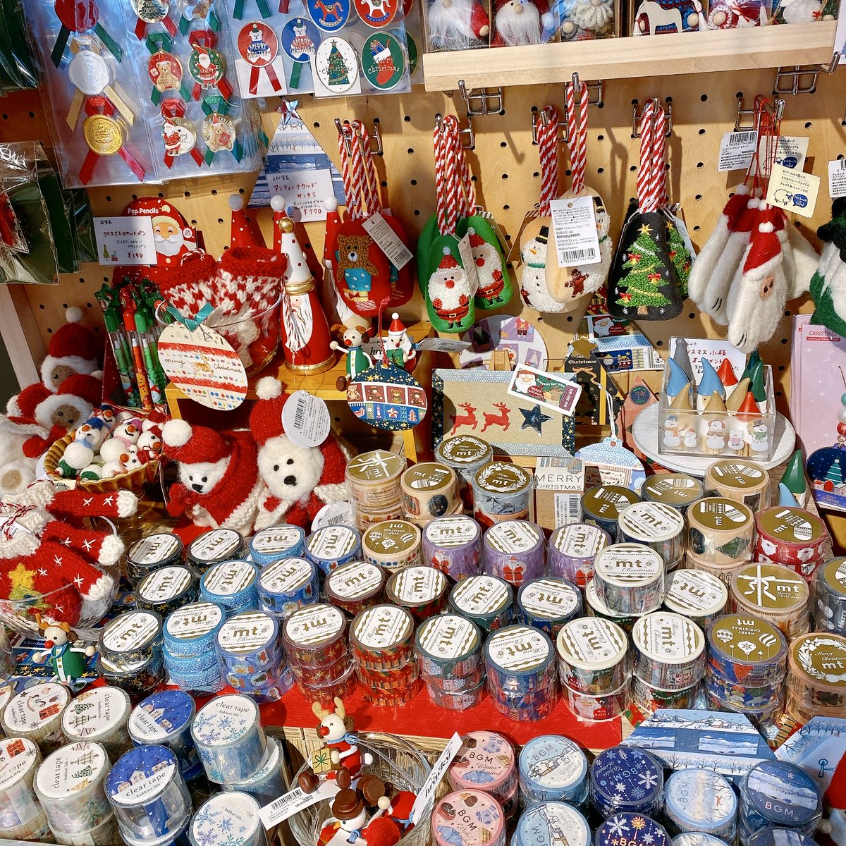 oyamun's tweet image. 御茶ノ水に来たらTOOLSに必ず行きます。コピックの補充インクとツバメノートとスヌーピーのコラボノートを買います！
#いまる民 #TOOLS #コピック