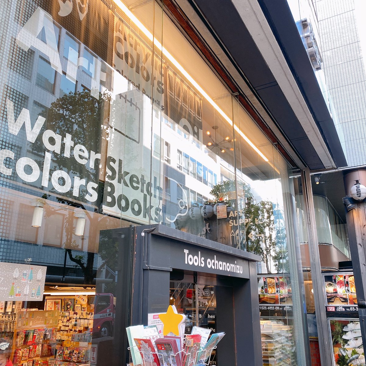 oyamun's tweet image. 御茶ノ水に来たらTOOLSに必ず行きます。コピックの補充インクとツバメノートとスヌーピーのコラボノートを買います！
#いまる民 #TOOLS #コピック